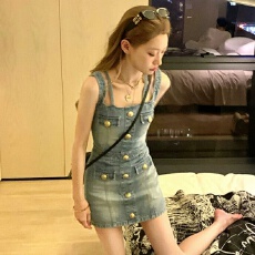 批发韩系复古ins风水洗做旧<b class='q'>牛仔裙</b>女夏新款设计感小众排扣<b class='q'>背带</b>连衣裙