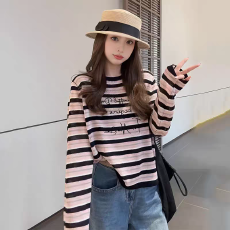 批发新款松弛感休闲宽松圆领套头上衣女撞色条纹字母<b class='q'>罩衫</b><b class='q'>针织</b>衫