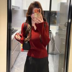 批发氛围感米白色V领<b class='q'>长袖</b>针织衫女秋季新款极简百搭打底毛衣休闲上衣