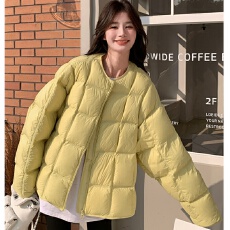 批发白鸭绒黄色甜美减龄泡芙方块羽绒服女冬新款小个子圆领加厚短外套