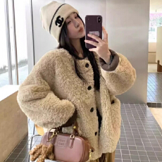 批发慵懒风环保羊羔毛<b class='q'>外套</b>女装秋季短款宽松加厚皮毛一体休闲减龄<b class='q'>上衣</b>