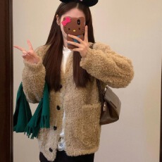 羊羔毛外套女慵懒感奶fufu冬季新款宽松显瘦设计感V领毛毛大衣