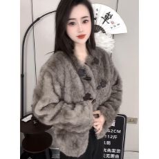 批发2025<b class='q'>秋</b>冬新款洋气牛角扣宽松休闲显瘦圆领皮毛一体加厚保暖短外套