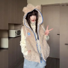批发TOM潮 可爱甜妹风秋冬无袖马甲小熊耳朵连帽外套氛围感羔羔毛减龄