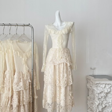 批发AZure法式复古轻婚纱三层塔蕾丝蛋糕裙重工荷叶V领长裙气质大裙摆