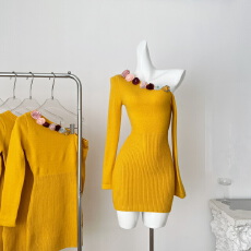 批发你的懒懒llan京都甜心立体花朵修身针织裙浪漫氛围<b class='q'>连衣裙</b>女