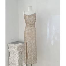 批发ACHI大也池银色亮片吊带连衣裙女高级感礼服长裙性感收腰开叉裙子