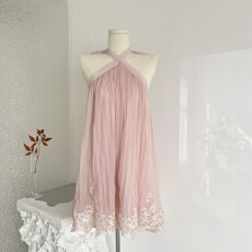 批发Hotdog 热狗很辣【花野序曲】两色蕾丝挂脖连衣裙<b class='q'>女装</b>松弛感裙子