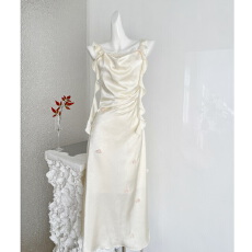 批发木子李的李新中式立领无袖针织<b class='q'>连衣裙</b>蕾丝花朵高腰垂感A字裙长裙