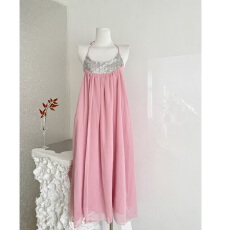 批发【明星<b class='q'>同款</b>】Ann teano粉色鎏金光泽感挂脖露背度假风仙女<b class='q'>连衣裙</b>