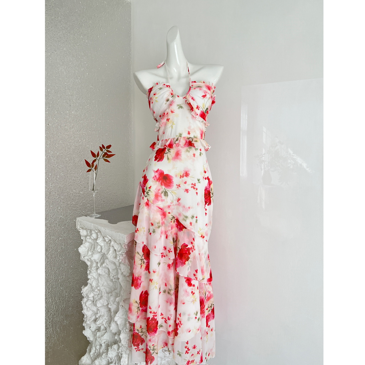 灰尘 碎花挂脖连衣裙女2026早春新款雪纺印花长裙度假风裙子