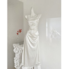 批发从一时刻【行云】法式缎面吊带<b class='q'>连衣裙</b>女高级抽褶设计收腰显瘦<b class='q'>长裙</b>