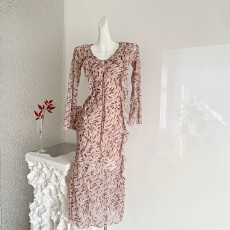 批发Hi美宋啊 塔莉亚 时髦度假风荷叶边系带<b class='q'>喇叭袖</b>开叉印花<b class='q'>连衣裙</b>女