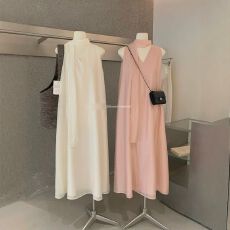 批发复古时尚百搭显瘦套头休闲<b class='q'>连衣裙</b>女2026年<b class='q'>夏季</b>飘带V领大摆背心裙