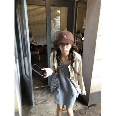 批发<b class='q'>时尚</b>百搭休闲套装杏色宽松防晒开衫女装夏季叠穿背心连衣裙两件套