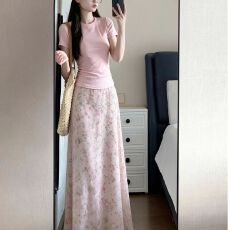 批发粉色碎花裙套装女纯欲风正肩<b class='q'>短袖</b><b class='q'>T</b><b class='q'>恤</b>显瘦夏季新款包臀长裙两件套