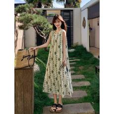 批发2026流行爆款冷淡系轻奢高级感气质长裙独特别致绝美印花连衣裙夏