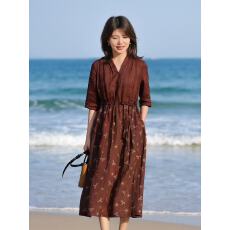 批发2026春夏新款休闲文艺苎麻印花连衣<b class='q'>裙</b>女V领收腰中长<b class='q'>裙</b>