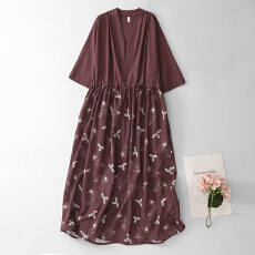 批发2026春夏新款休闲文艺苎麻印花连衣裙女V领收腰中<b class='q'>长裙</b>