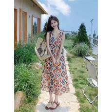 批发度假风碎花无袖背心连衣裙女夏2026新款高级感流行沙滩裙爆款减龄