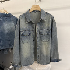 批发时尚翻领烫钻牛仔衬衫女<b class='q'>春</b>季大码衬衣2026年欧货新款开衫上衣