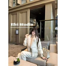 批发M900<b class='q'>羽绒服</b><b class='q'>女</b>冬季2025新款短款面包服外套小个子高级感大毛领时尚