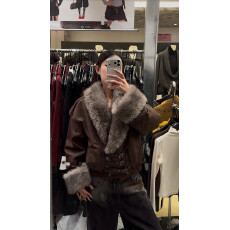 批发短款皮毛一体外套女2025年冬季新款设计感<b class='q'>翻领</b>修身pu皮衣毛毛大衣