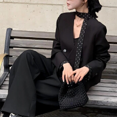 批发时尚休闲拼接V领西装外套女春秋<b class='q'>短款</b>配丝巾通勤百搭小西服高级感