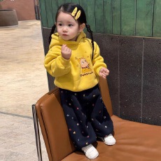 批发韩版<b class='q'>儿童</b>2025冬季新款黄色可爱星星人连帽加绒<b class='q'>卫衣</b>女孩星星休闲裤