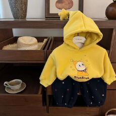 批发韩版<b class='q'>儿童</b>2025冬季新款黄色可爱星星人连帽加绒<b class='q'>卫衣</b>女孩星星休闲裤