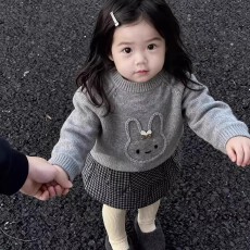 批发韩版女童2025<b class='q'>秋</b>冬新款灰色可爱兔子针织毛衣小女孩格子夹棉半身裙