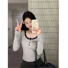 批发甜美露<b class='q'>思</b>~蕾丝针织打底衫冬季纯欲修身内搭上衣