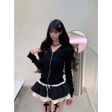 批发法式气质黑色连帽<b class='q'>卫衣</b>外套女秋季收腰撞色<b class='q'>短款</b>