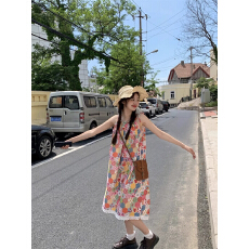 批发蕾丝<b class='q'>碎花</b>裙吊带连衣裙女夏季甜美森系田园风夏日多巴胺海边连衣裙