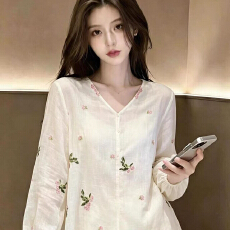批发法式V领绣花防晒<b class='q'>衬衫</b>女<b class='q'>宽松</b>薄款微透长袖罩衫2026新款早秋季上衣