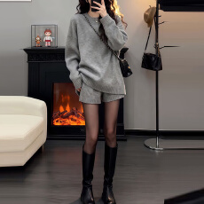 批发灰色高级感毛衣套装女秋冬小香风圆领长袖针织上衣休闲短裤两件套