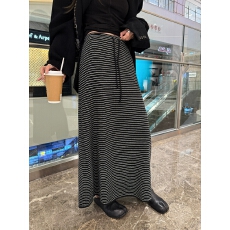 批发法式<b class='q'>条纹</b>后开叉针织<b class='q'>半身裙</b>女秋冬新款休闲气质百搭松紧腰直筒裙子