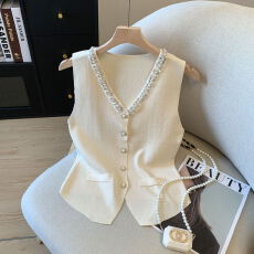 批发实拍2026夏季冰丝背心马甲<b class='q'>针织</b><b class='q'>衫</b>V领无袖上手工钉珠高级感<b class='q'>小开</b><b class='q'>衫</b>