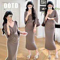 批发实拍現货  夏季新款V领蝙蝠中袖显瘦收腰扭结设计感孕妇<b class='q'>连衣裙</b>