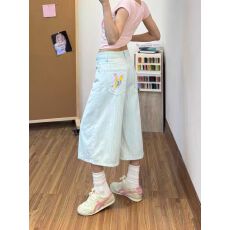 批发绿色七分裤<b class='q'>女</b>夏季2026新款宽松个性小众设计独特优雅通勤休闲<b class='q'>短裤</b>