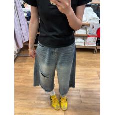 批发美式高街设计感破洞七分牛仔裤女夏2026新款宽松显瘦休闲直筒中裤