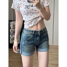 批发美式复古星星<b class='q'>烫钻</b>卷边牛仔短裤女夏季2026新款辣妹低腰包臀热裤潮
