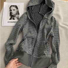 批发2026新款拼接条纹<b class='q'>开衫</b><b class='q'>卫衣</b>女春秋设计感修身显瘦美式辣妹连帽外套