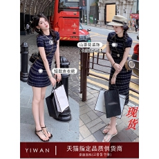 批发鱼兔子的兔子 条纹冰丝连衣裙女2025<b class='q'>夏</b>季小个子修身中长款包臀裙