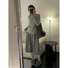 批发韩系穿搭灰色毛衣针织衫宽松显瘦长<b class='q'>袖</b><b class='q'>上衣</b>五分西装裤休闲短裤套装