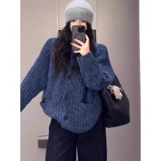 批发韩系针织衫<b class='q'>外套</b>女2025秋冬新款长袖上衣中长款蓝色宽松加厚毛衣潮