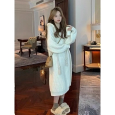 批发秋季新款韩系穿搭高级感复古时尚连帽休闲宽松显瘦H型针织<b class='q'>卫衣</b>裙