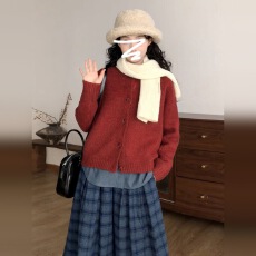 批发新款设计感小众<b class='q'>短款</b><b class='q'>针织</b><b class='q'>开衫</b>女外搭慵懒软糯毛衣半身裙套装两件套