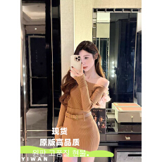 批发JustQin【钓系邂逅】2025秋冬新性感斜肩针织连衣裙女两件套裙女