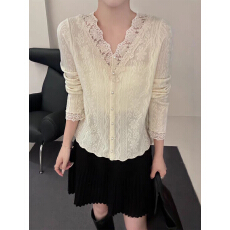 批发韩系高级感<b class='q'>蕾丝</b>拼接V领针织<b class='q'>打底衫</b>女春秋小香风开衫毛衣内搭上衣
